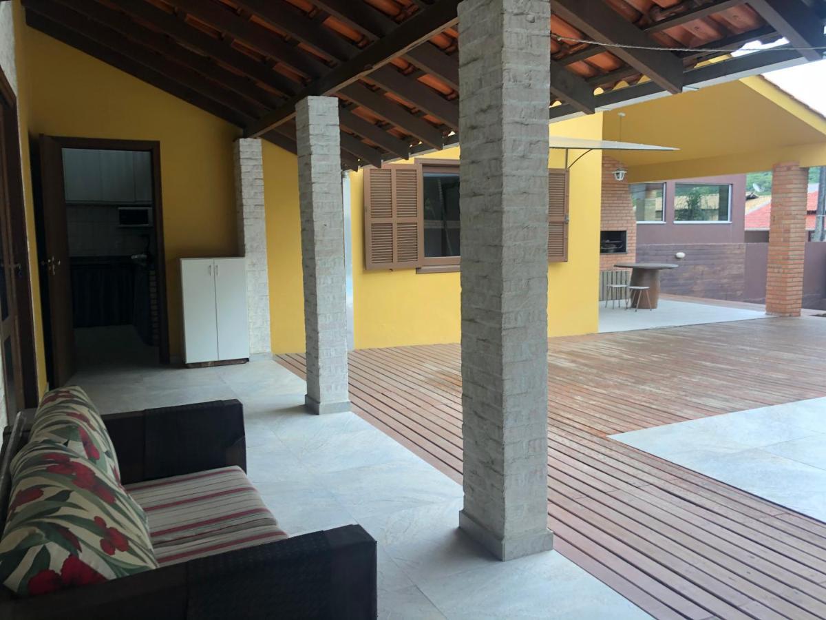 Linda Casa Com Piscina Em Bombinhas, Espaco Inteiro Exteriör bild