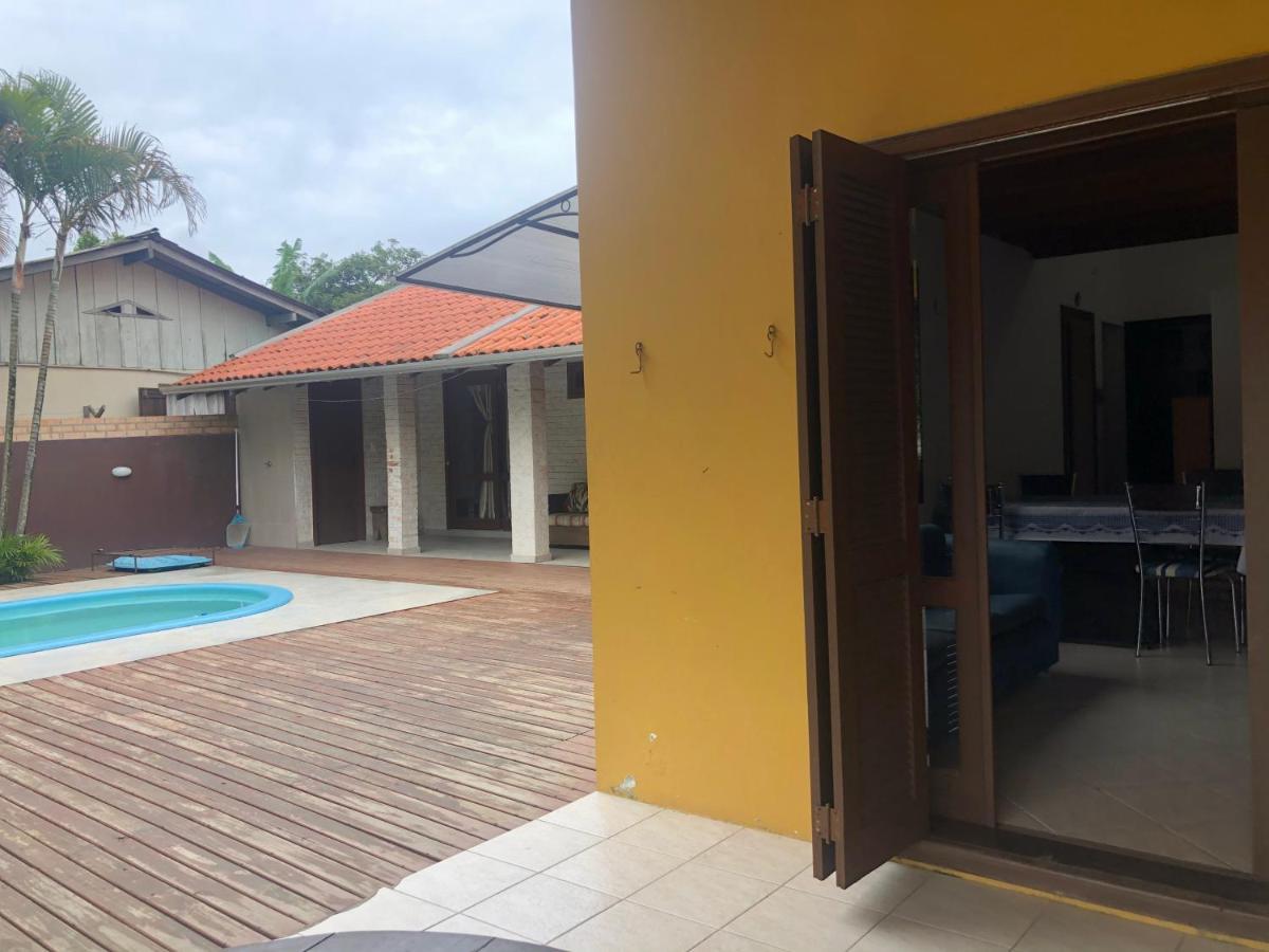 Linda Casa Com Piscina Em Bombinhas, Espaco Inteiro Exteriör bild