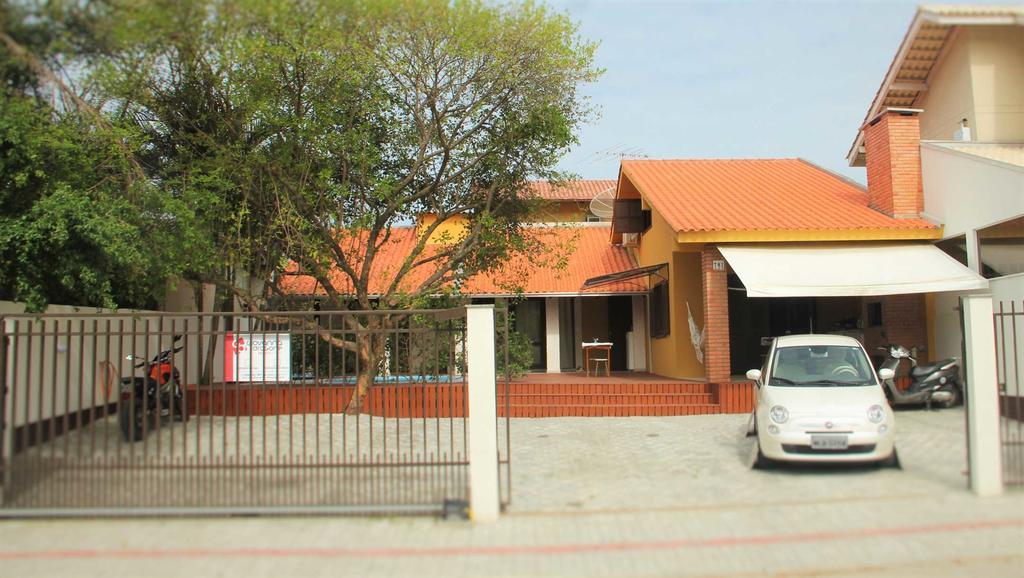 Linda Casa Com Piscina Em Bombinhas, Espaco Inteiro Exteriör bild